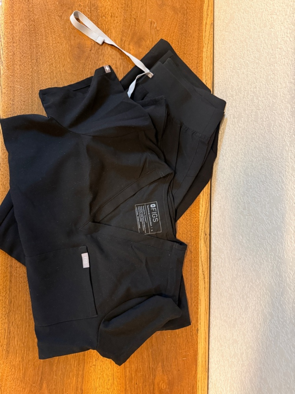 Figs Women's Black Size Small Scrub Set